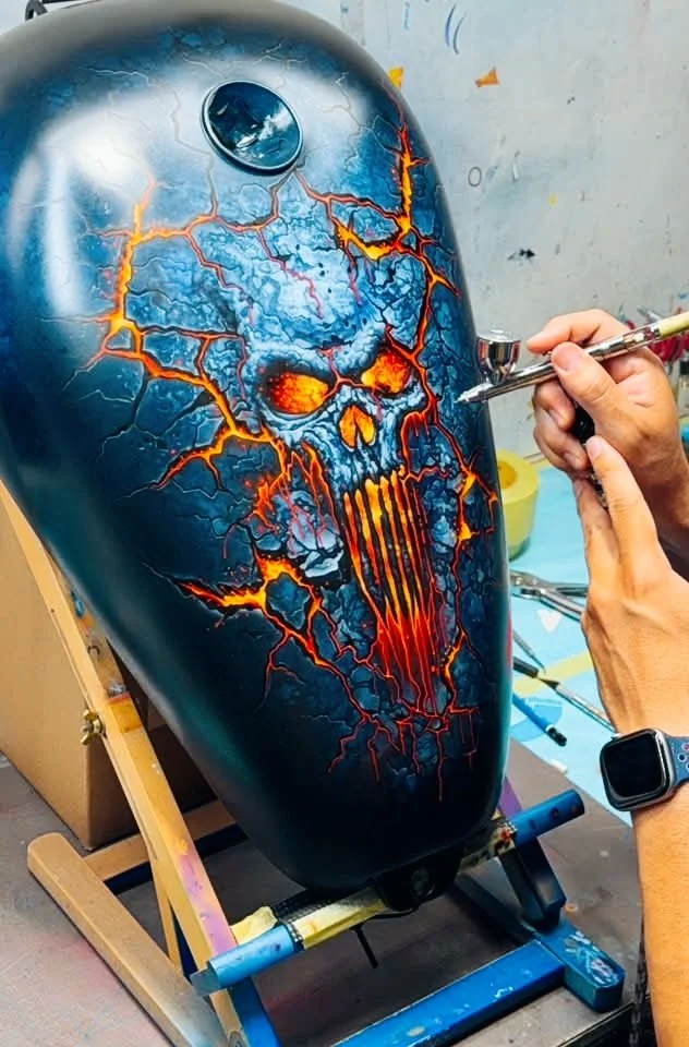 Wow! You don't see too much of this cool airbrushing any more...