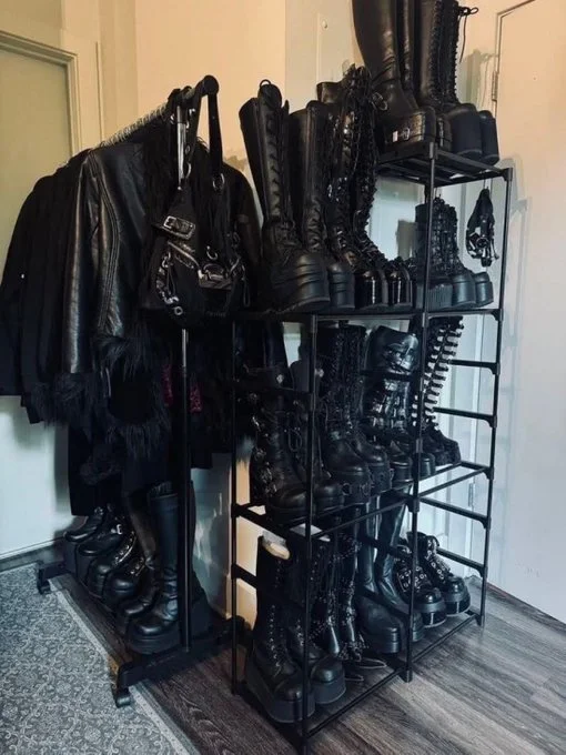 Goth post by Vanessa